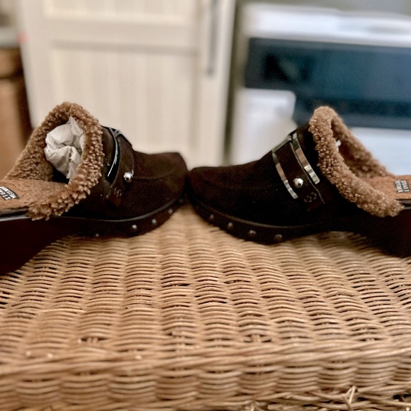 Stuart Weitzman Brown Suede Shearling Lined Studded Mules Size Womens 7.5 - Picture 3 of 8